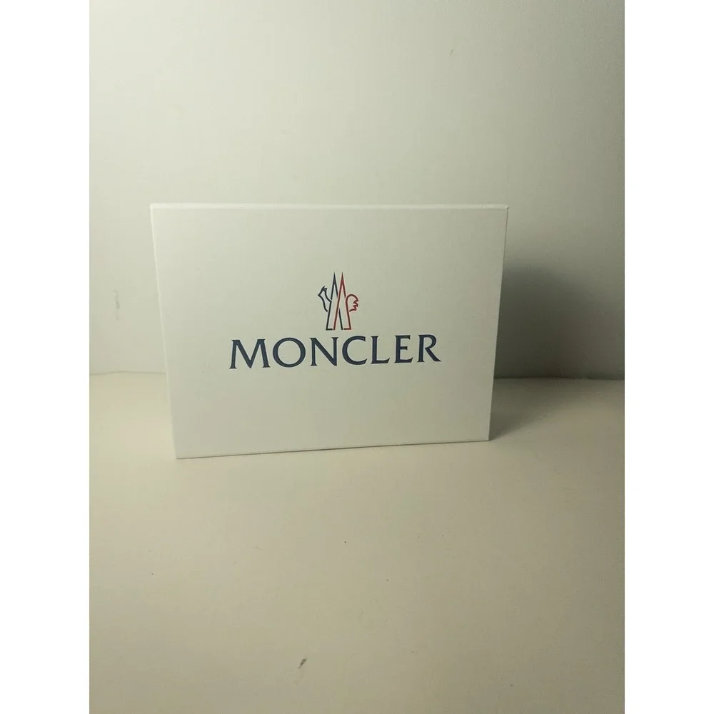 Moncler Empty Gift Box White Magnetic Closure Logo Luxury Designer Packaging